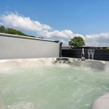 בית נופש Stunning In With Sauna *